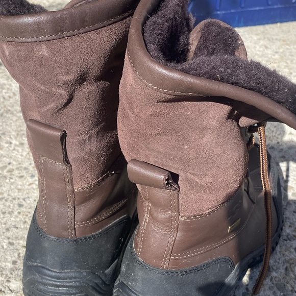UGG Men\'s 6 Chocolate and Ebony Snow Boots main image 5